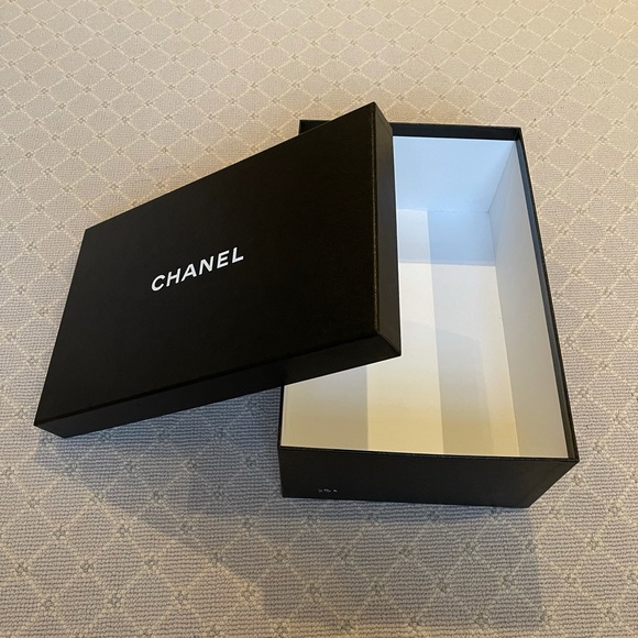 Authentic CHANEL Box - Picture 4 of 8